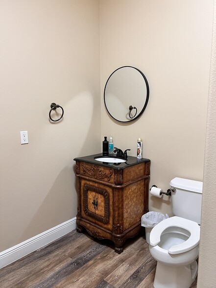 More Photos Of 3239 Old Winter Garden Rd, Orlando Flex For Sale