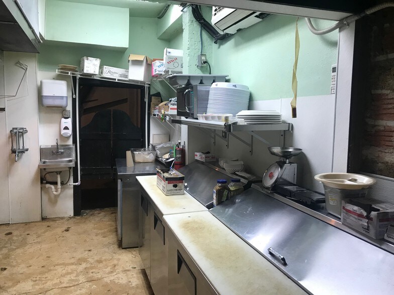 More Photos Of 262 West Jahn St, New Braunfels Restaurant For Lease