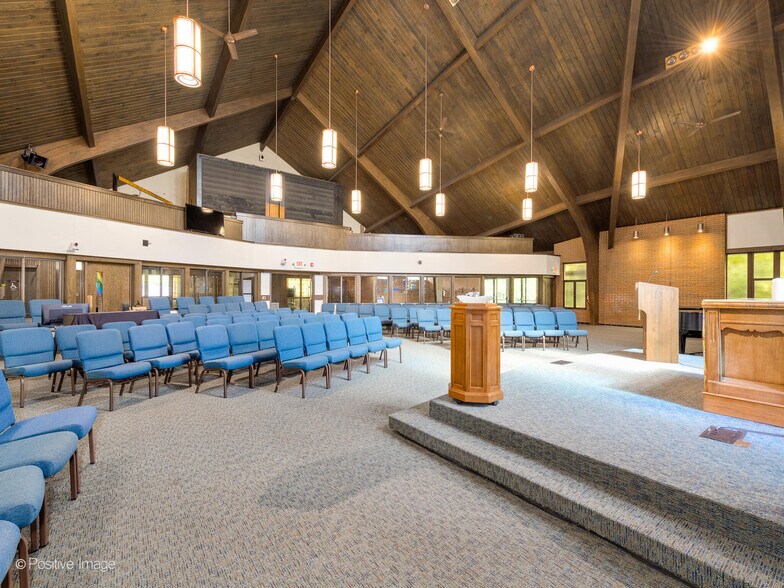 More Photos Of 47 Church St, Lake Zurich Religious Facility For Sale