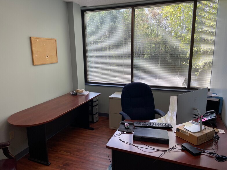 More Photos Of 97 Thomas Johnson Dr, Frederick Office For Sale