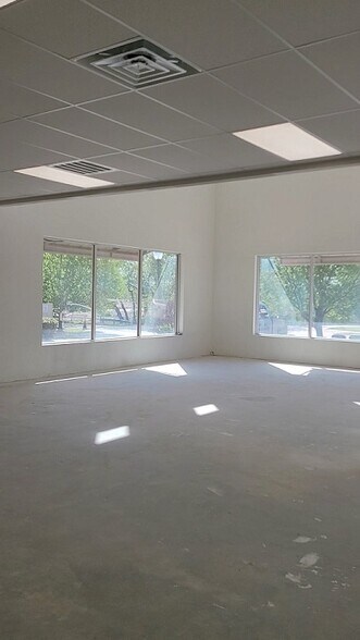 More Photos Of 1200 Dolfie Ln, Ennis Unknown For Lease