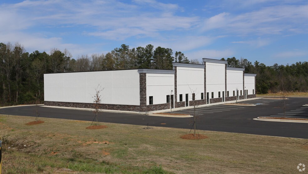 More Photos Of 5045-5047 Parham Rd, Grovetown Light Manufacturing For Lease