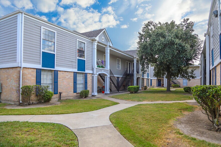 More Photos Of 8600 Theta St, Houston Apartments For Sale