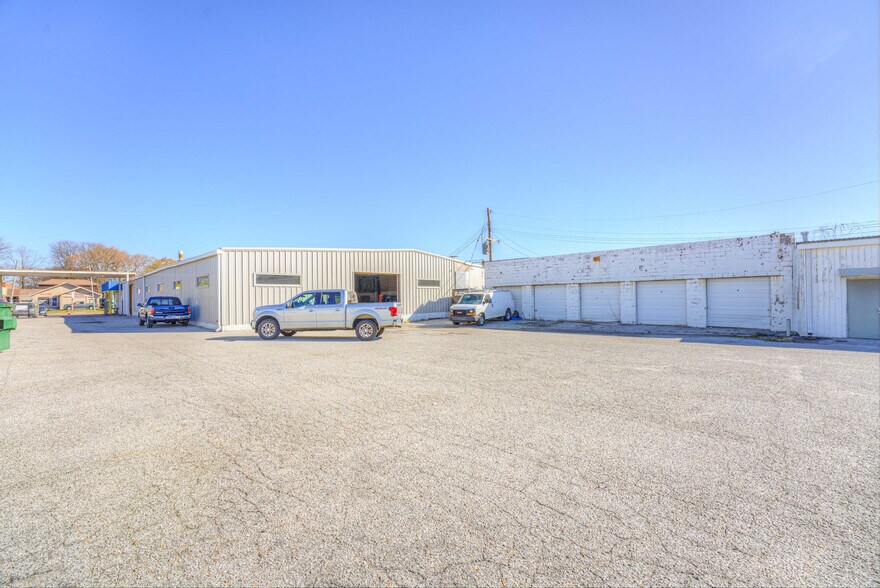 More Photos Of 2509-2519 Summer Ave, Memphis Flex For Sale