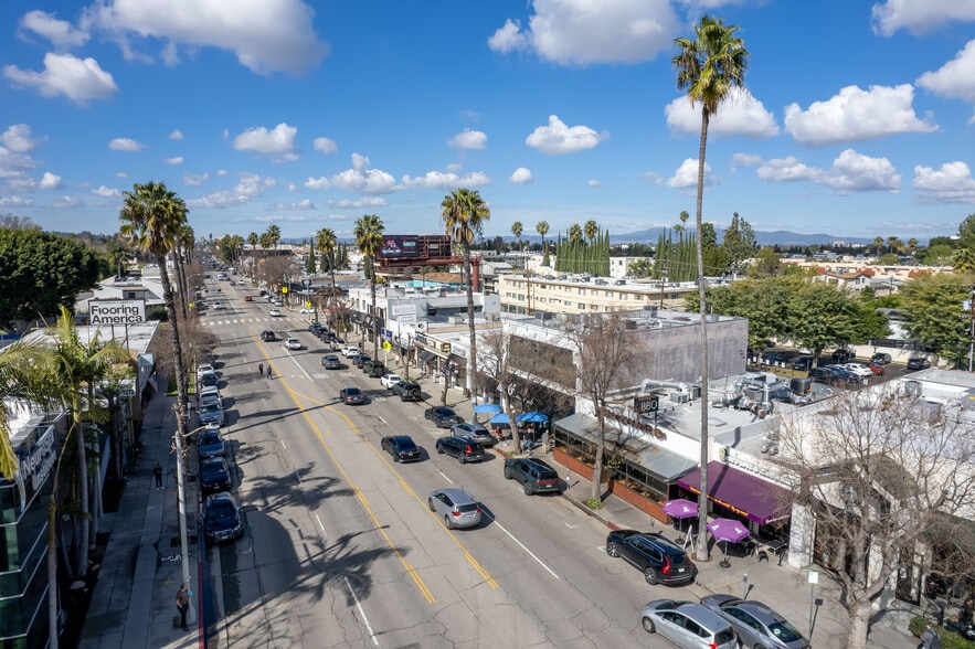 More Photos Of 13539 Ventura Blvd, Sherman Oaks Freestanding For Lease