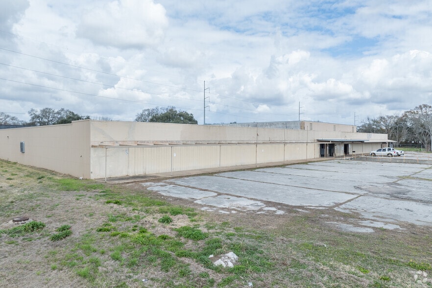 More Photos Of 3835 Gulfway Dr, Port Arthur Warehouse For Lease