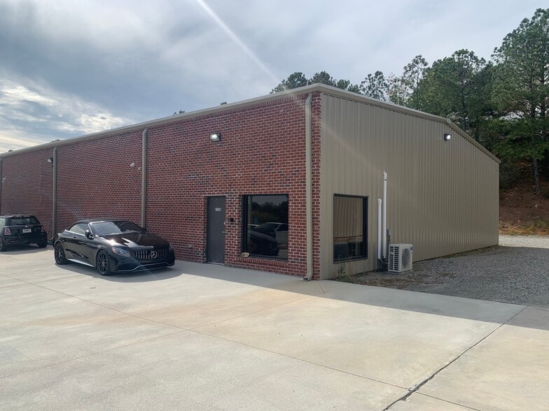 More Photos Of 215 Buford Dam Rd, Cumming Warehouse For Lease
