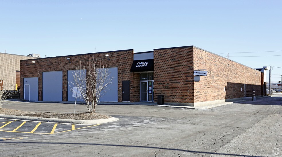 More Photos Of 1228 N Roselle Rd, Schaumburg Freestanding For Sale