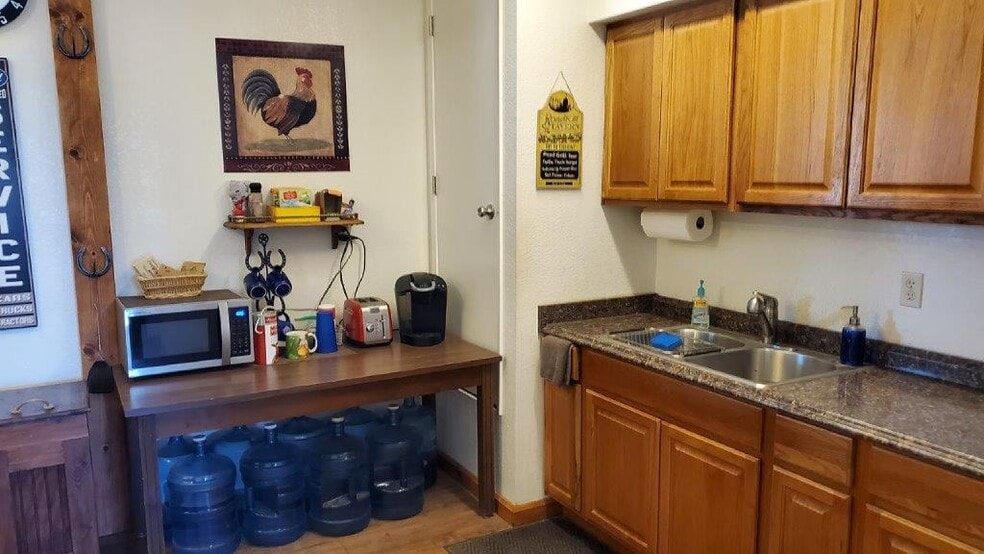 More Photos Of 41614 102nd St E, Palmdale Industrial For Lease