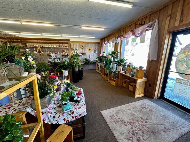 More Photos Of 605 1st St, Princeton Storefront For Sale