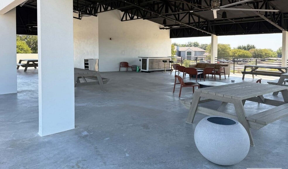 More Photos Of 10701 Menchaca Rd, Austin Restaurant For Lease