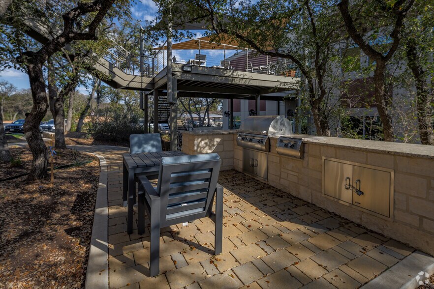 More Photos Of 2806 W Bitters Rd, San Antonio Office For Lease