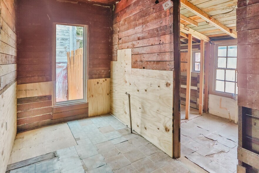 More Photos Of 1234 S Saint Marys St, San Antonio Storefront Retail Office For Sale