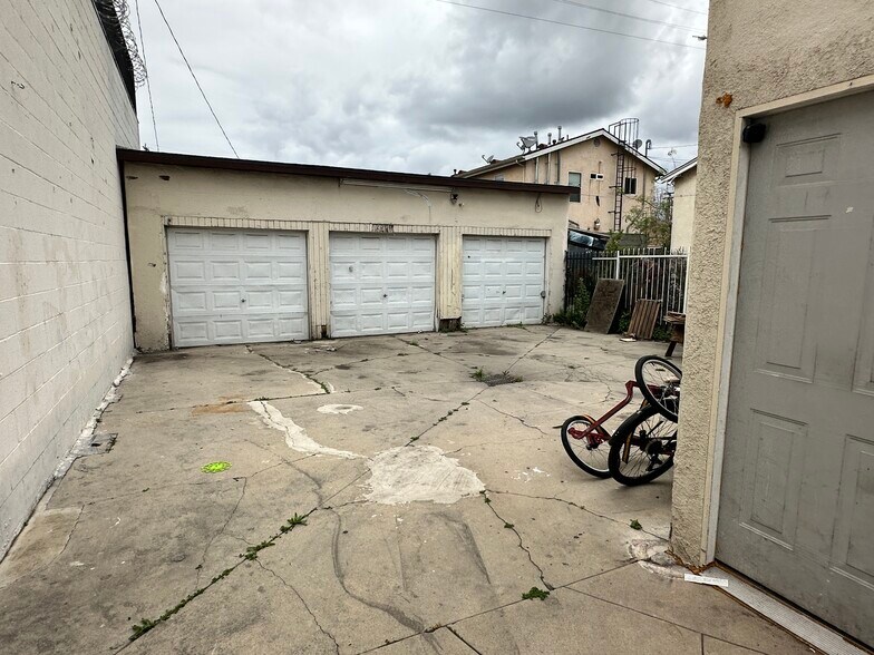 More Photos Of 1909 Johnston St, Los Angeles Apartments For Sale