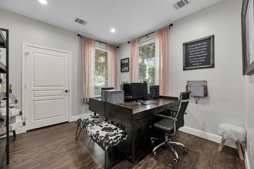 More Photos Of 550 N Walnut Creek Dr, Mansfield Office Residential For Sale