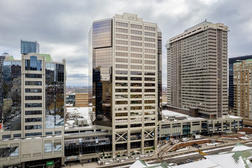 More Photos Of 3400 Boul De Maisonneuve O, Montréal Unknown For Lease