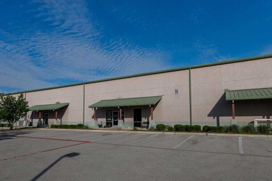 More Photos Of 2105 Ranch Road 620 S, Lakeway Freestanding For Lease