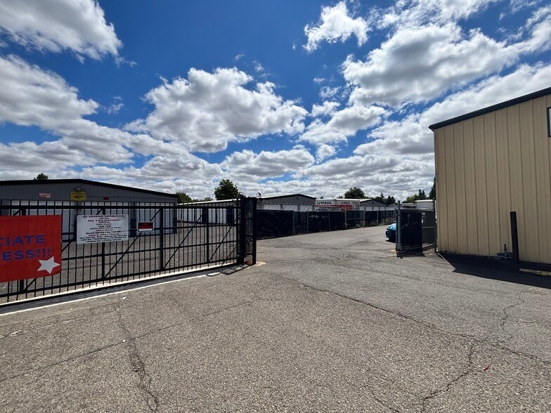 More Photos Of 2618 Cherry Ave NE, Salem Industrial For Sale