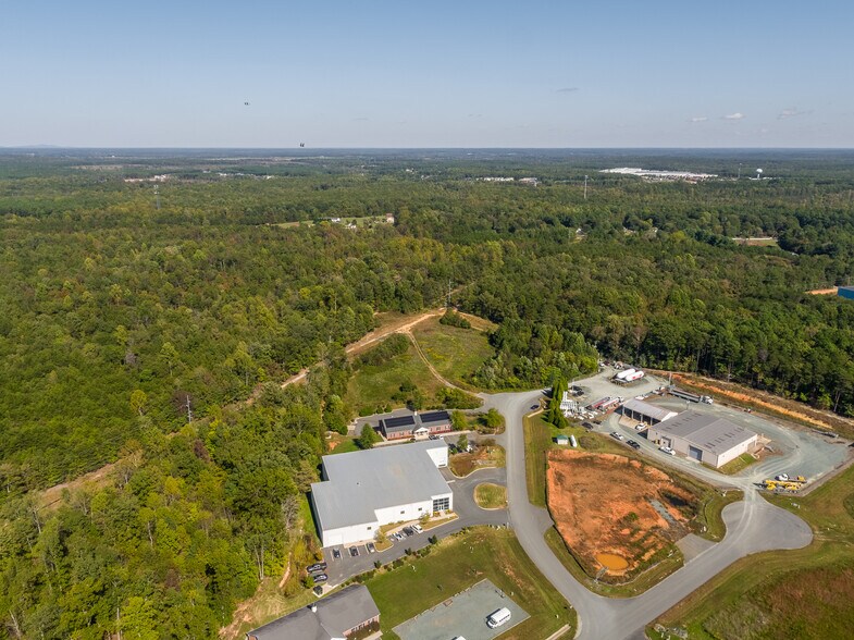 More Photos Of 48 Zion Station Ct, Troy Warehouse For Lease