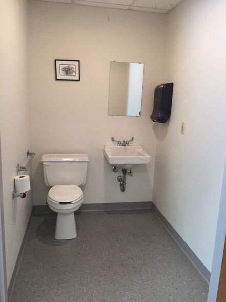 More Photos Of 15 Little Brook Ln, Newburgh Warehouse For Lease