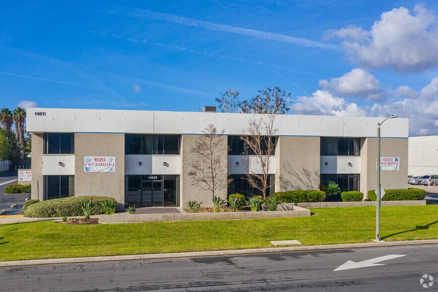 More Photos Of 14811 Myford Rd, Tustin Warehouse For Lease