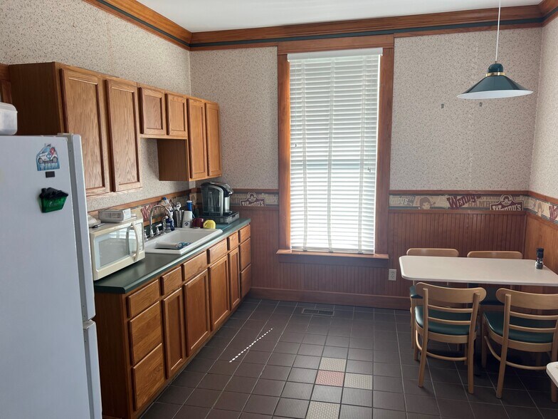 More Photos Of 209 N Dawson St, Thomasville Office For Sale