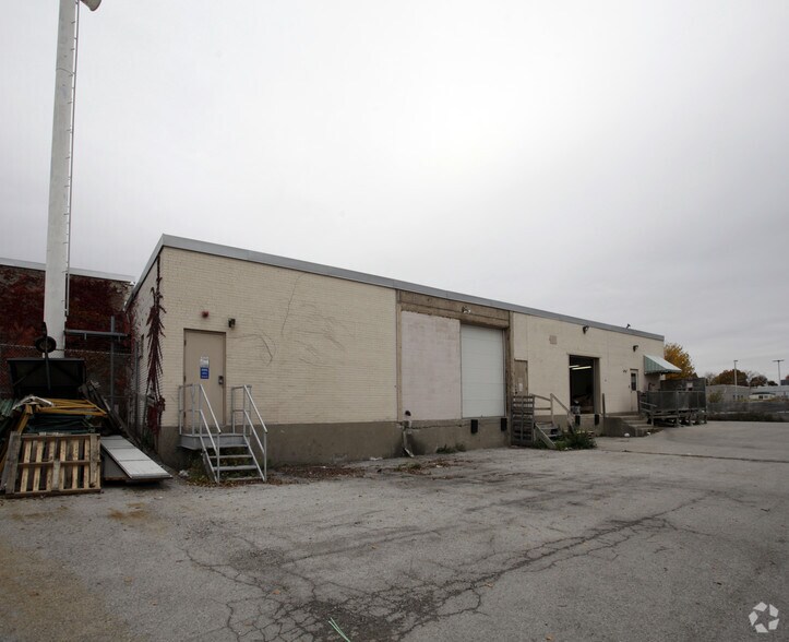 More Photos Of 450 S Service Rd W, Oakville Flex For Lease
