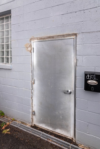 More Photos Of 1401 Clipper Heights, Baltimore Warehouse For Sale