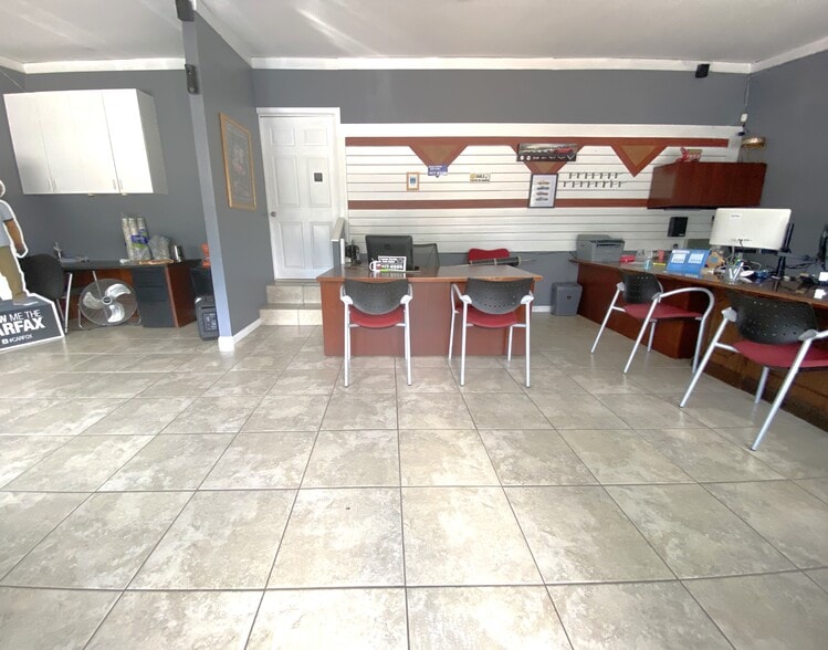 More Photos Of 2171 Olive Rd, Pensacola Auto Dealership For Sale