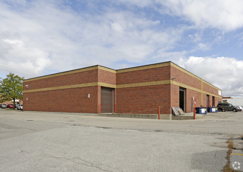 More Photos Of 7015 Tranmere Dr, Mississauga Warehouse For Lease