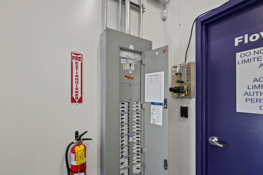 More Photos Of 700 S Main St, Sheffield Refrigeration Cold Storage For Sale