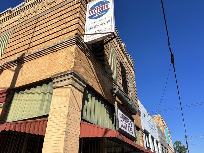 More Photos Of 100 N Main St, Lindale General Retail For Sale