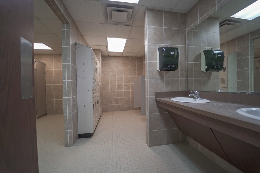 More Photos Of 8609 Lone Tree Rd, Victoria Industrial For Sale