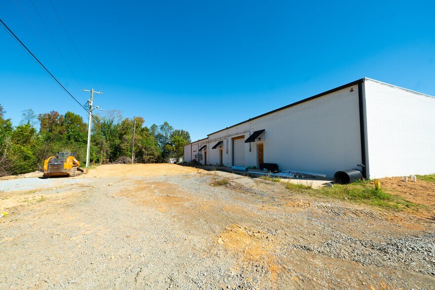 More Photos Of 711-719 N Madison Blvd, Roxboro General Retail For Lease