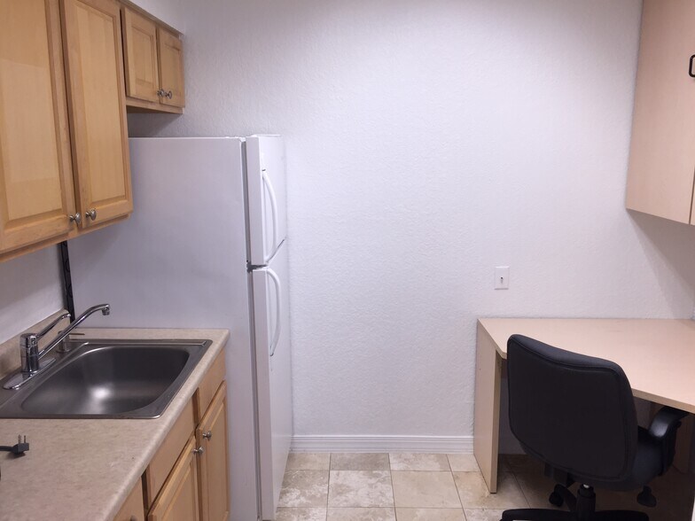 More Photos Of 2295 NW Corporate Blvd, Boca Raton Office Residential For Lease