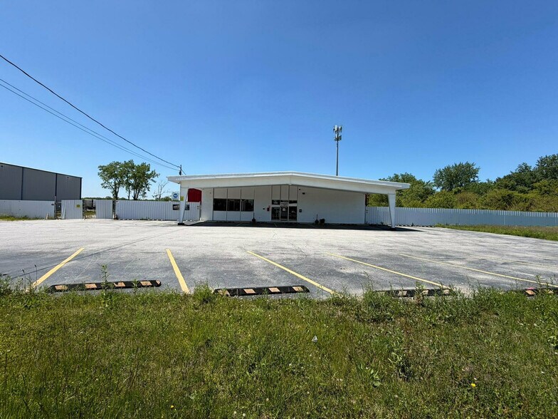 More Photos Of 5200 Cleveland St, Merrillville Truck Terminal For Lease