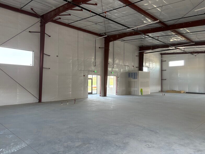 More Photos Of 7943 Van Giesen st, West Richland Warehouse For Lease