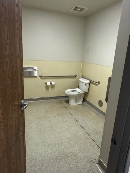 More Photos Of 9220-9268 1/2 Hall Rd, Downey Manufacturing For Lease