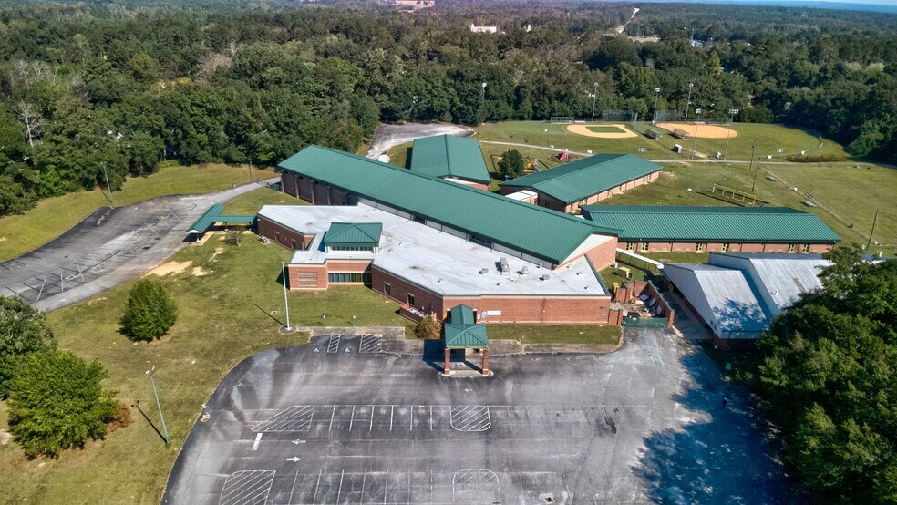 More Photos Of 18425 Main St, Woodbury Schools For Sale