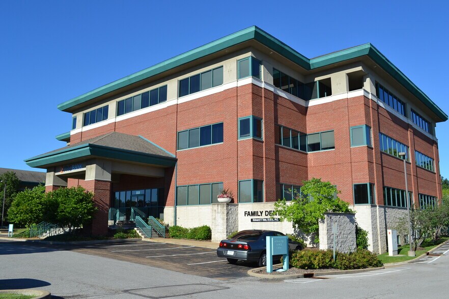 More Photos Of 333 S Kirkwood Rd, Kirkwood Medical For Lease