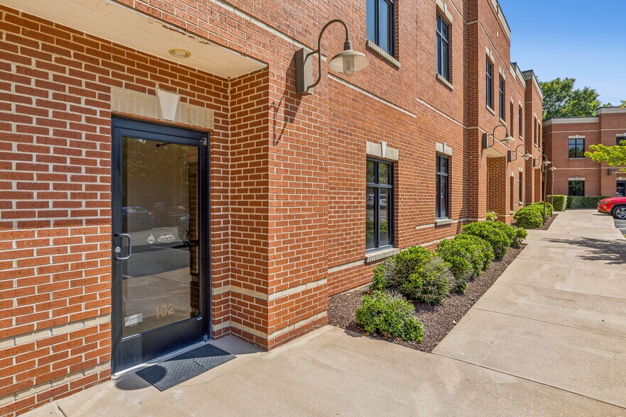 More Photos Of 106 Mission Ct, Franklin Office For Sale