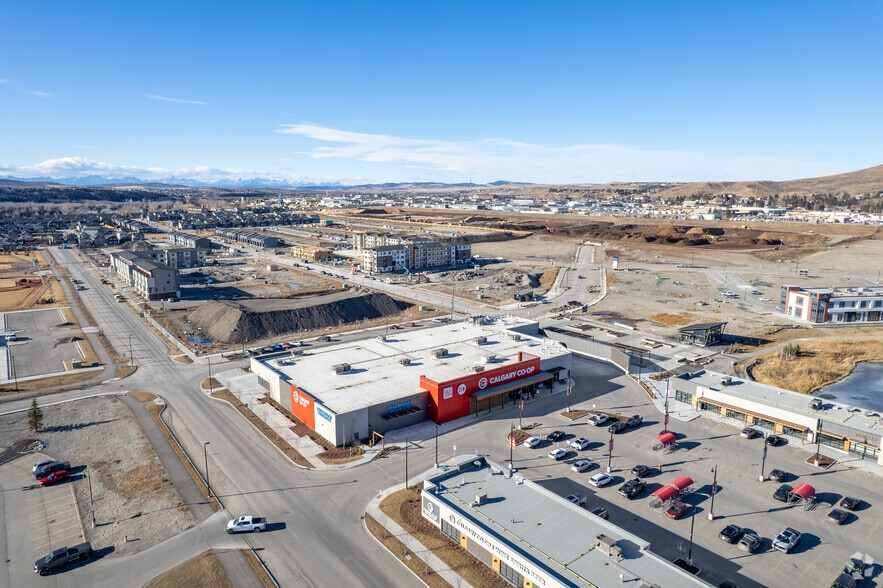 More Photos Of 264 Park St, Cochrane Supermarket For Lease