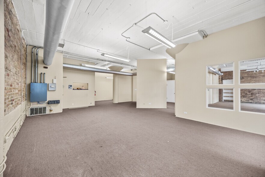 More Photos Of 222 W Ontario St, Chicago Loft Creative Space For Lease
