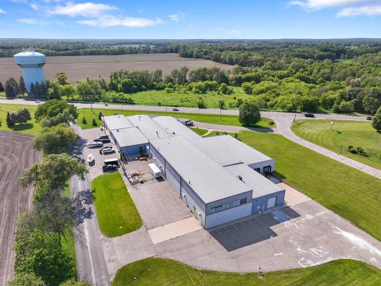 More Photos Of 7878 Gull Rd, Richland Warehouse For Lease
