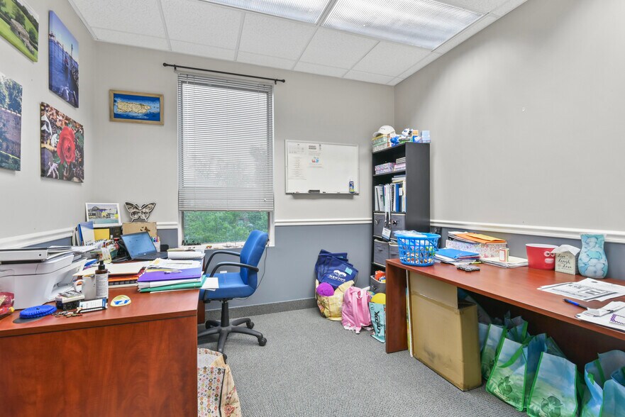 More Photos Of 875 Centerville Rd, Warwick Office For Lease