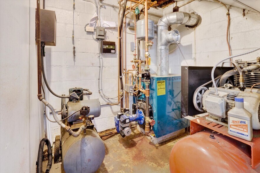 More Photos Of 321 Dewey St, York Distribution For Sale