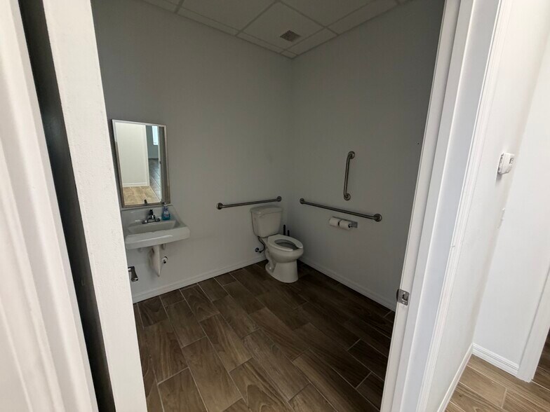 More Photos Of 1850 Whitfield Ave, Sarasota Industrial For Lease