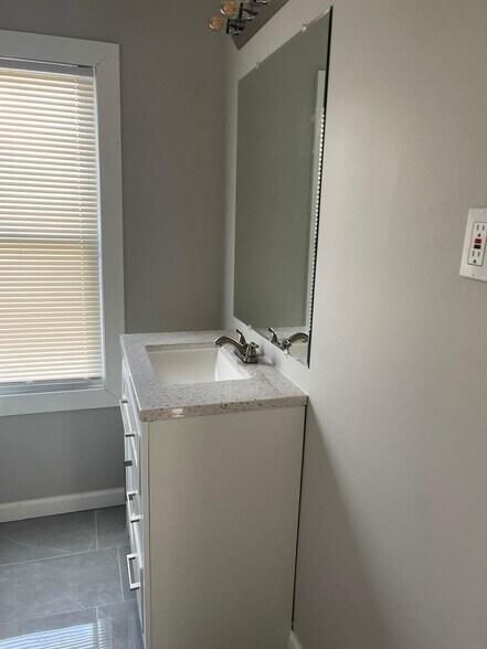 More Photos Of 8443 Chalfonte St, Detroit Flex For Sale