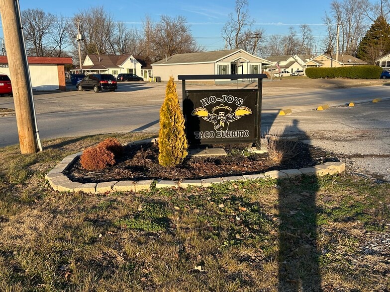 More Photos Of 1002 Cross st, Robinson Restaurant For Sale