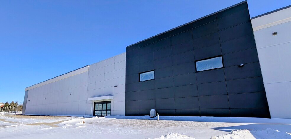 More Photos Of 662-868 E Big Beaver Rd, Troy Storefront For Lease